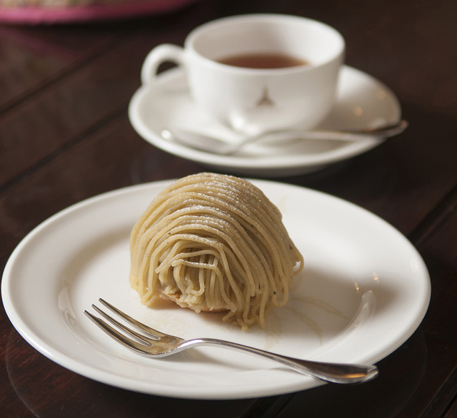 モンブランと紅茶